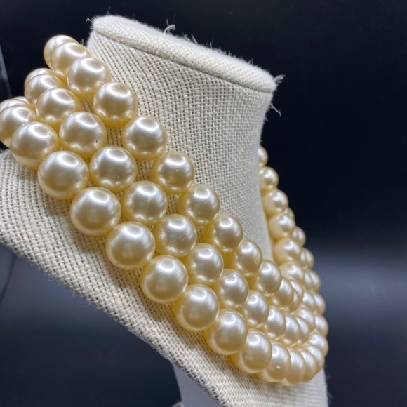 Vintage Chunky Pearls Triple Strand Necklace Gold Tone Granny Core Choker - Picture 4 of 11